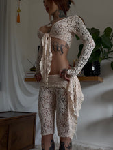 Load image into Gallery viewer, Cream/apricot lace top and capri/pedal pusher set (one off)
