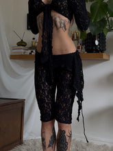 Load image into Gallery viewer, Black lace capri/pedal pushers
