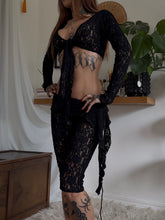 Load image into Gallery viewer, Black lace long sleeved top and capri/ pedal pusher set
